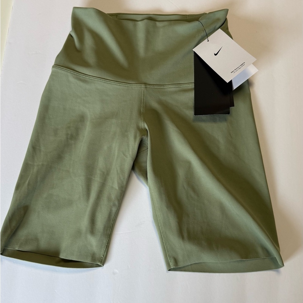 Women Nike Zenvy DQ6003-386 Gentle
Support High Waisted 8" Biker Shorts